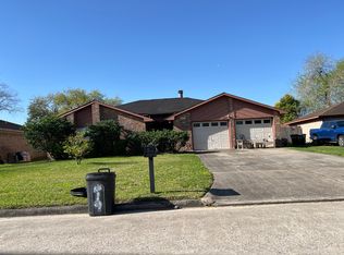 319 Windward Dr, League City, TX 77573
