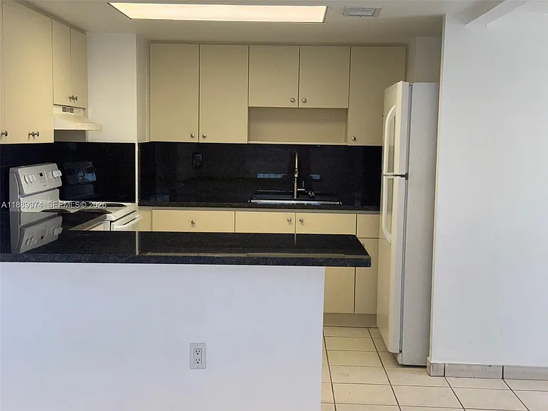 3945 SW 89th Ave #201 — Photo 15