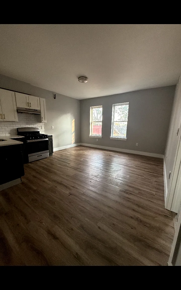 2 bed, $1,900 — Photo 2