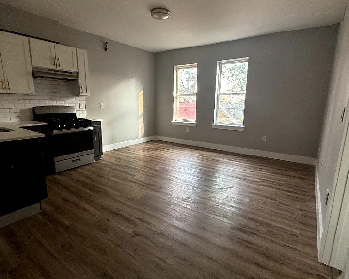 698 Chancellor Ave #201A — Photo 2
