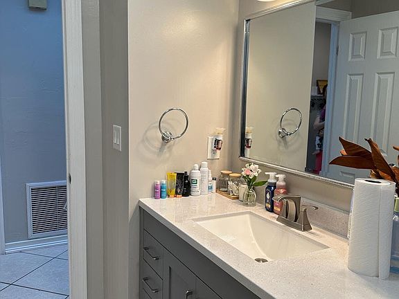 4th image of 10754 IRONSTONE Drive N