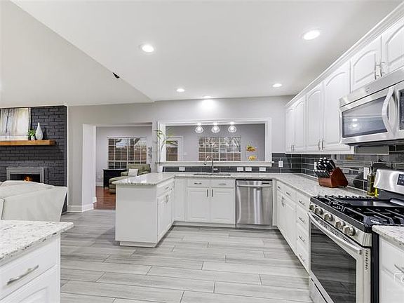 5th image of 1823 Clear Creek Ln