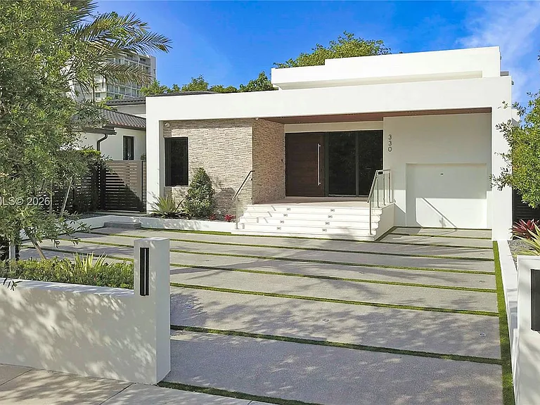 330 SW 19th Rd — Photo 37