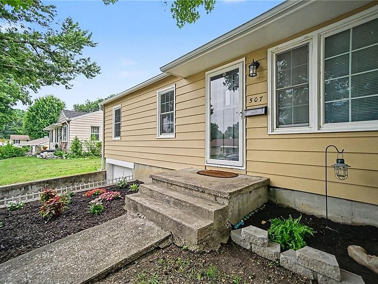 Listing photo 3