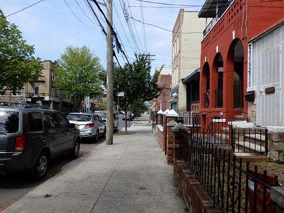 4th image of 690 Linwood St #1
