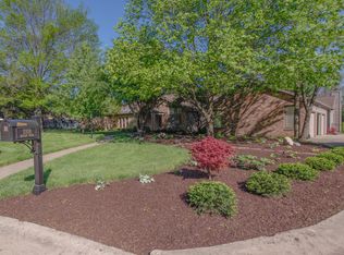 1008 Barclay Ct, Champaign, IL 61821