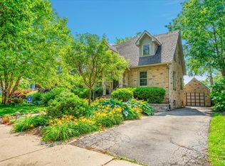 14 S George St, Mount Prospect, IL 60056