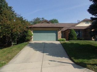 2071 Old Falls Dr, Vandalia, OH 45377