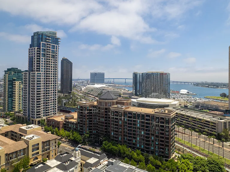 500 W Harbor Dr #1502 — Photo 24