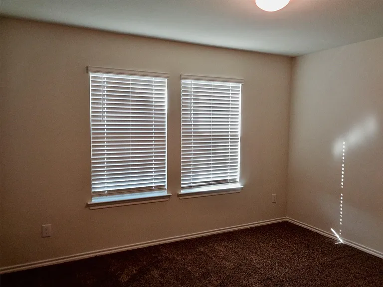 1806 Yale St — Photo 9