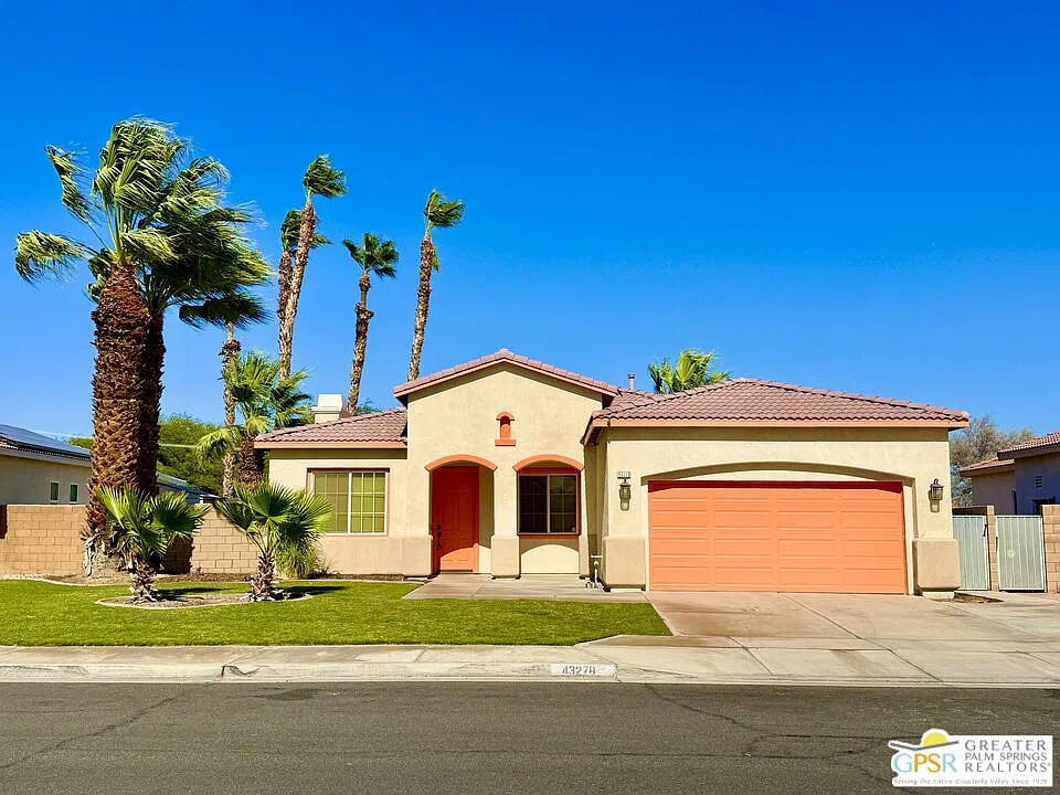 3 bed, 2.0 bath, 1720 sqft, $7,995 — Photo 2