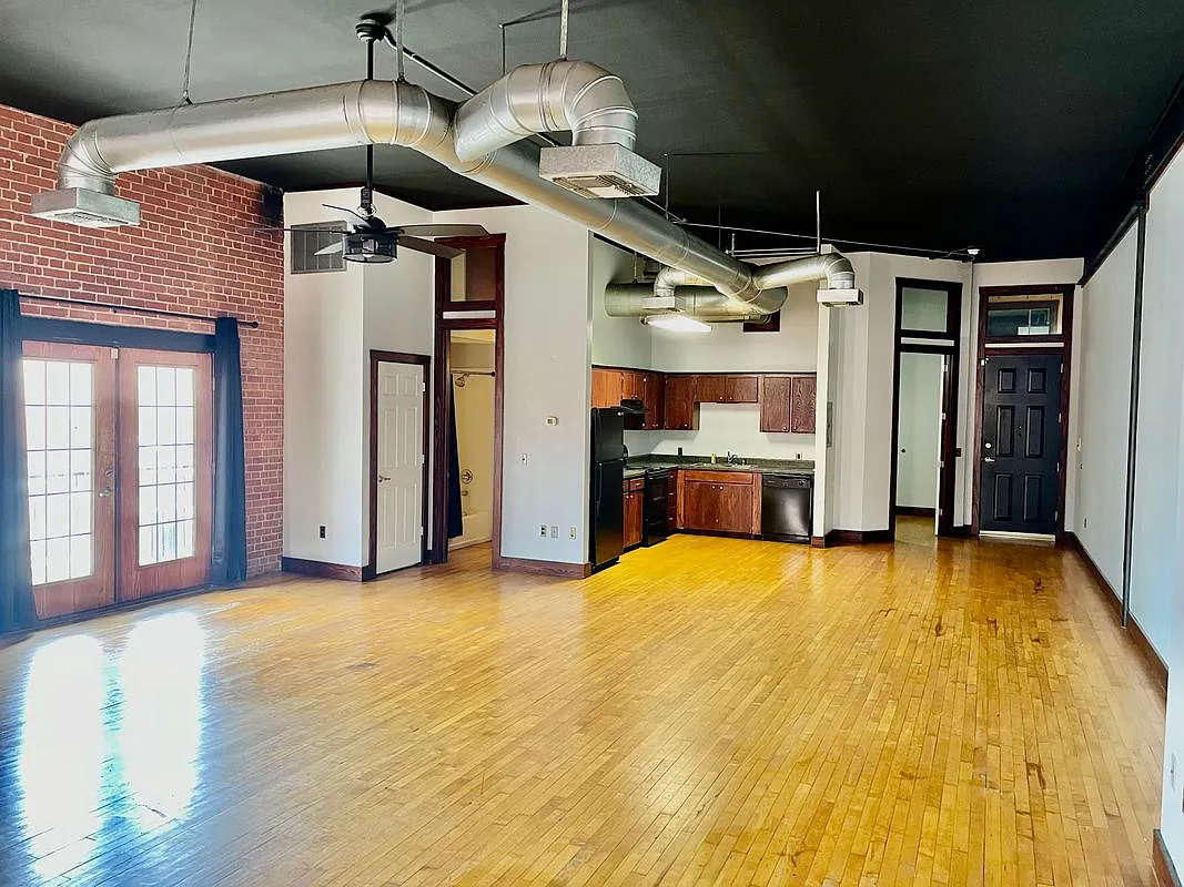 1 bed, 1.0 bath, 1250 sqft, $1,595 — Photo 1