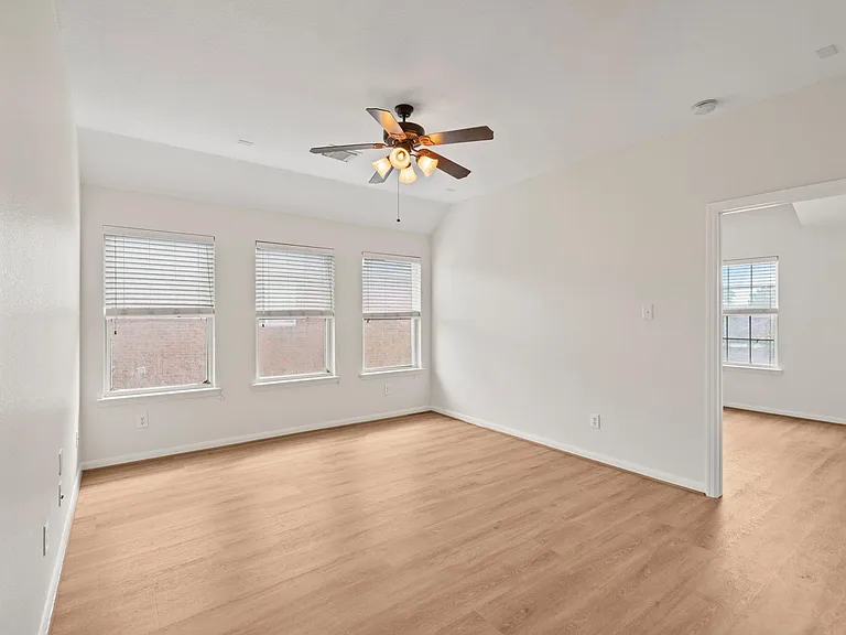 25210 Doves Gate Ct — Photo 26