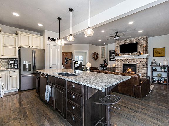 4th image of 4914 Brookfield Dr Unit E