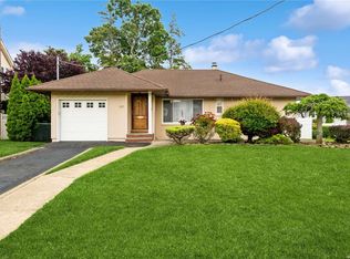 577 Chelsea Rd, Oceanside, NY 11572