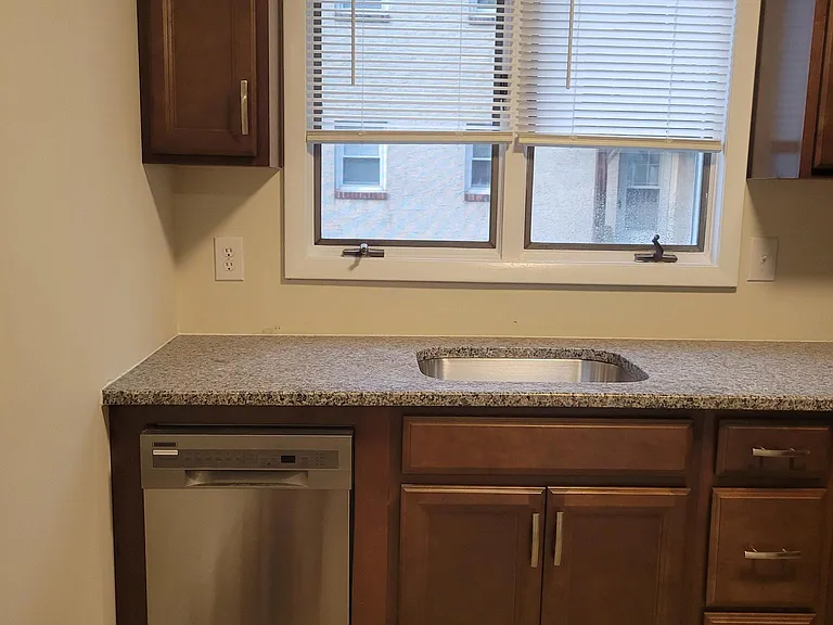 377 W Broad St #3 — Photo 3