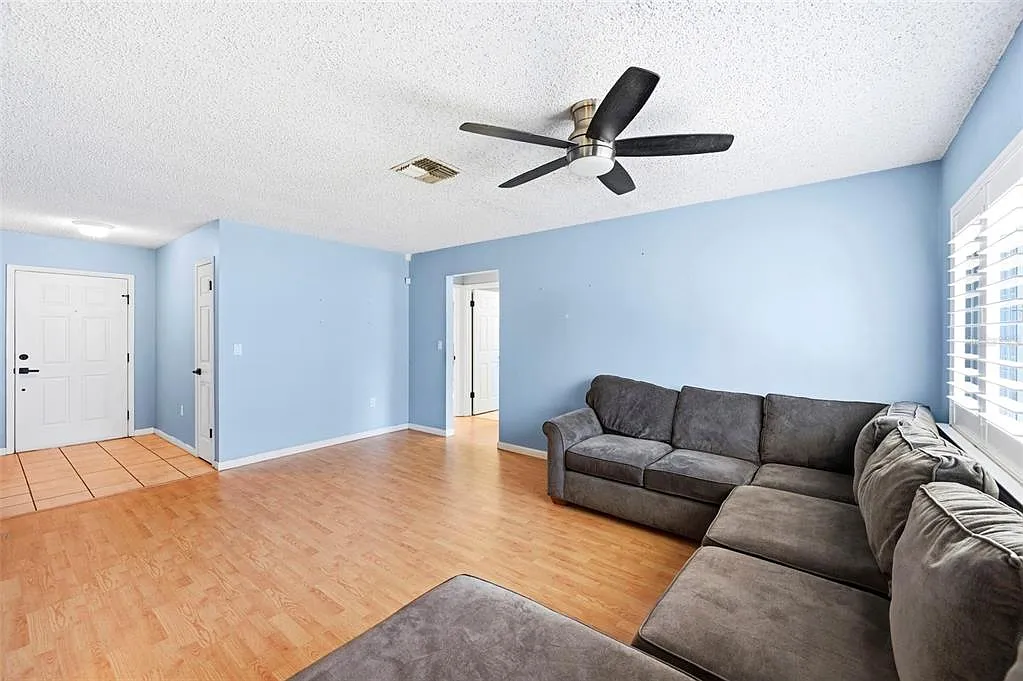 2 bed, 2.0 bath, 1003 sqft, $1,650 — Photo 4