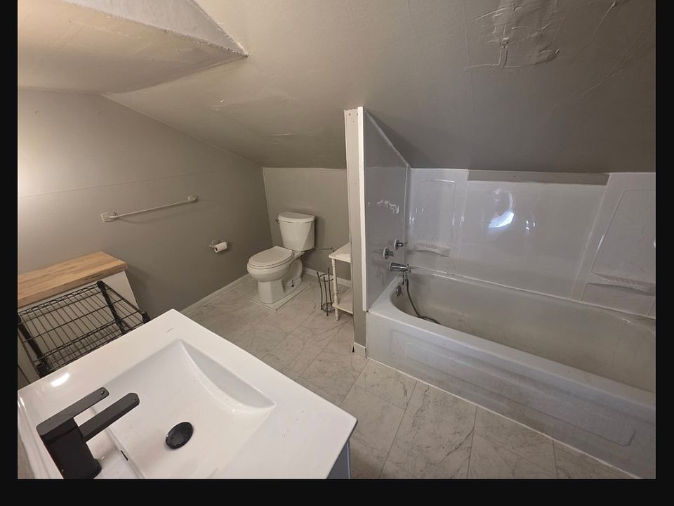2nd image of 205 6th Ave #6