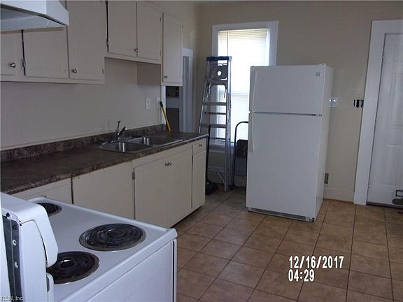 4th image of 1324 Jackson Ave #1