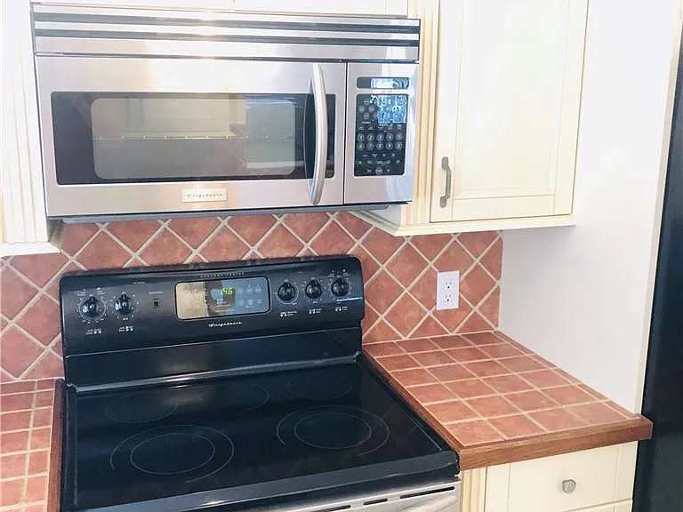 137 Farnham Cres #137-F — Photo 37