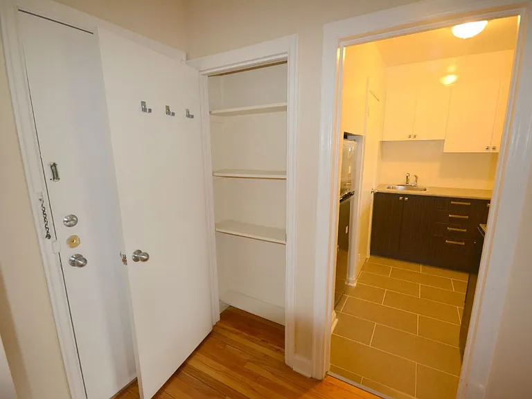 385 Besserer St — Photo 13