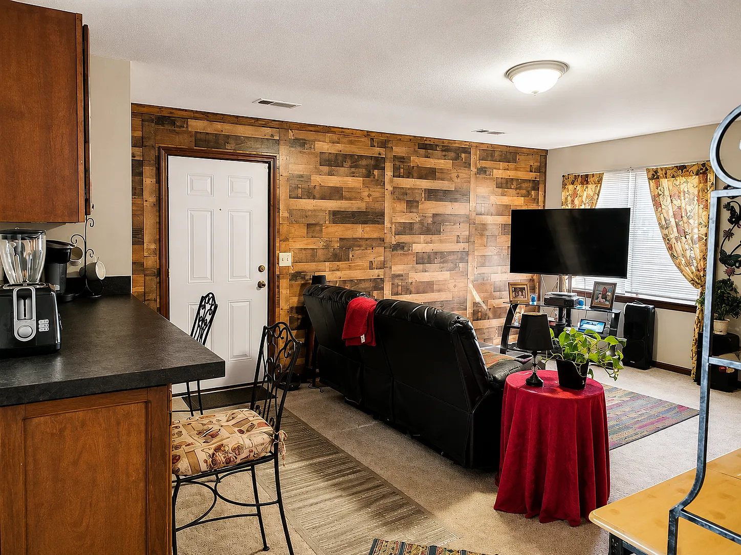 3 bed, 1869 sqft, $1,800 — Photo 3