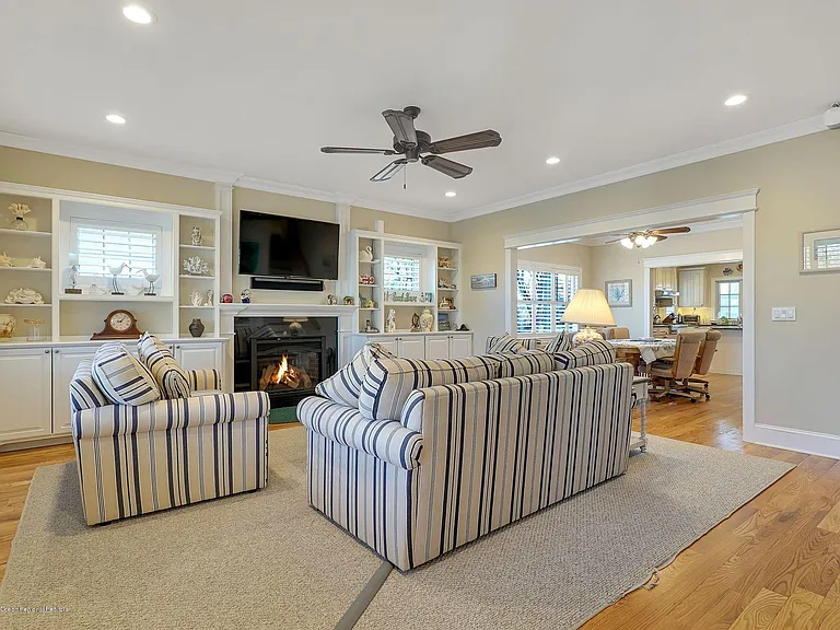 330 Villa Park Way — Photo 8