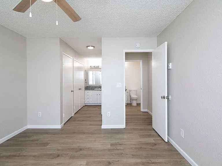 Wexford Manor Apartments — Photo 13