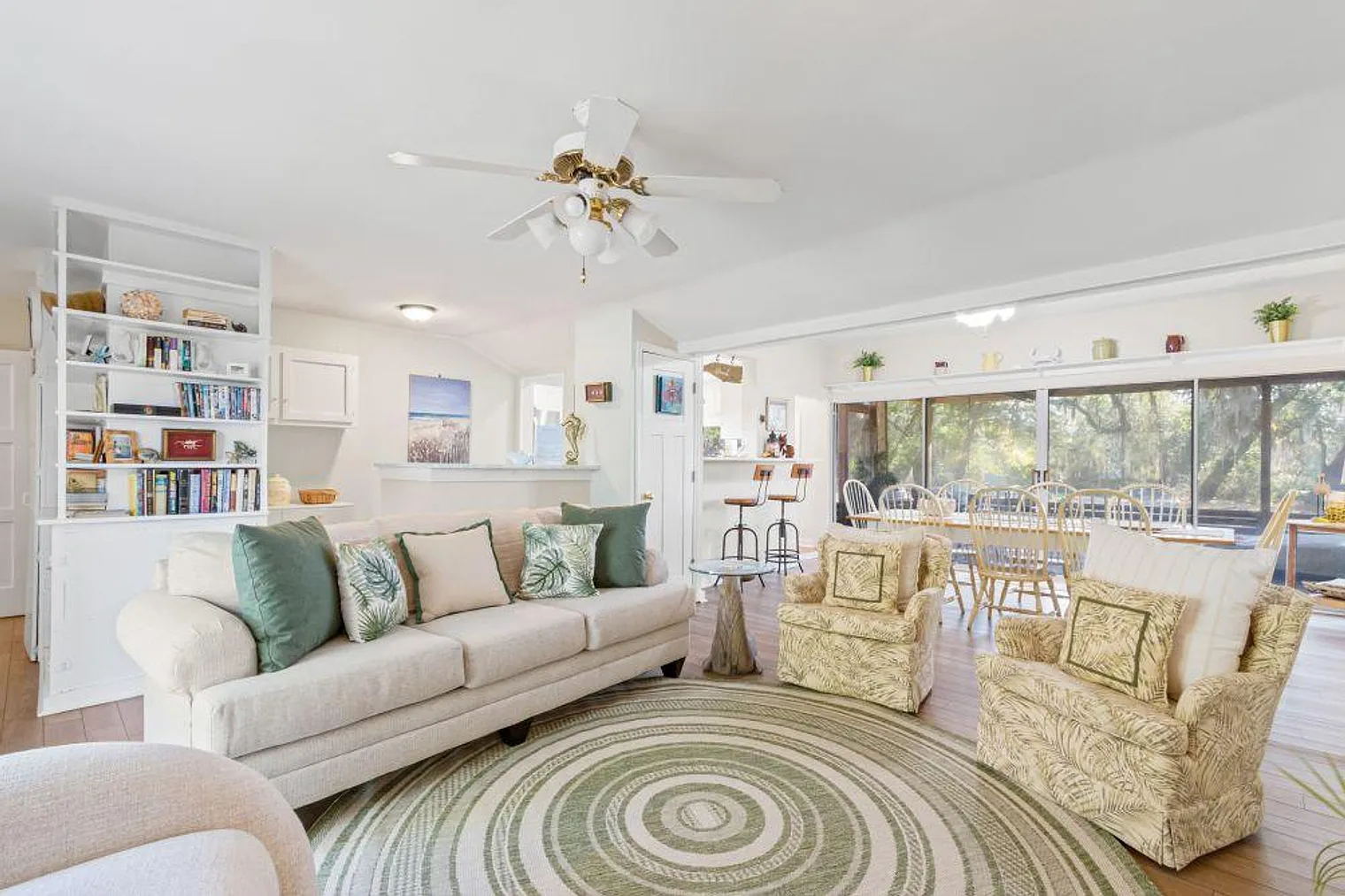 3 bed, 2.0 bath, 1194 sqft, $4,453 — Photo 3