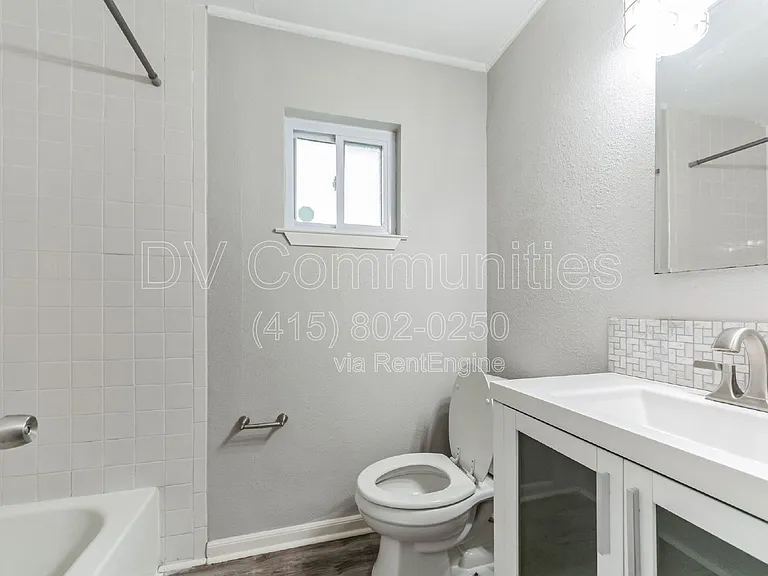 700 Meadowglen Dr — Photo 18