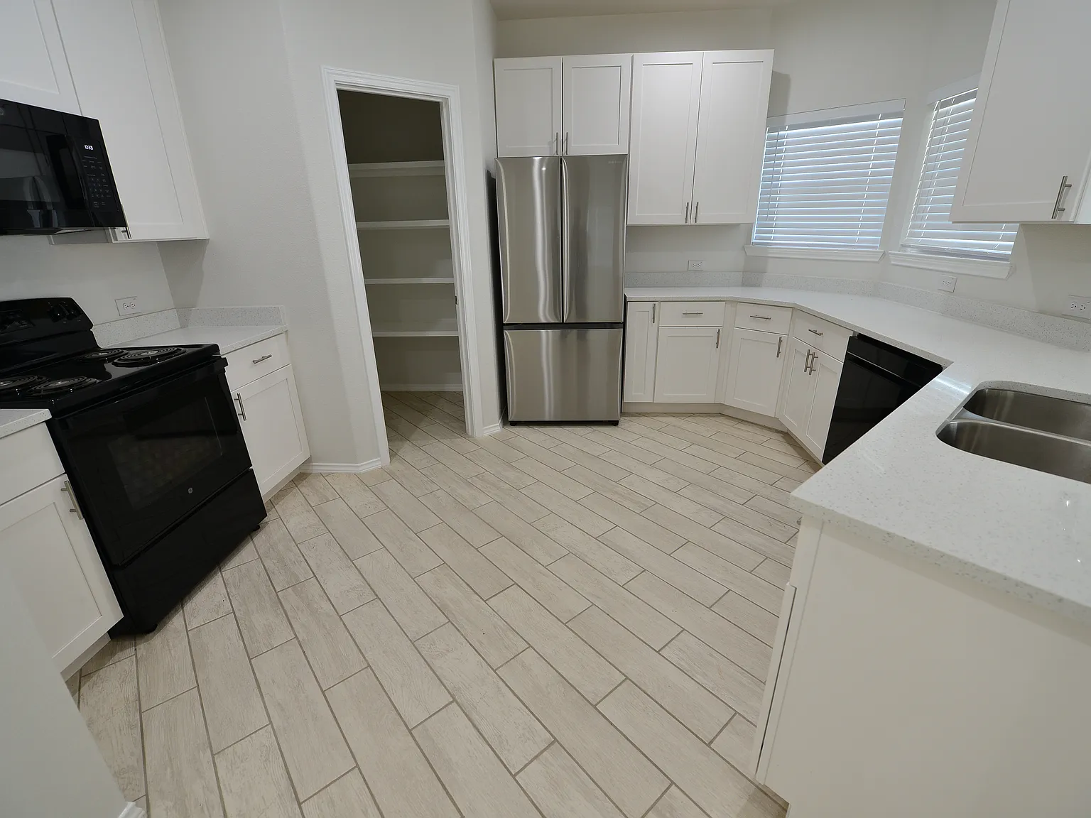 3 bed, 2.5 bath, 1400 sqft, $2,245 — Photo 3