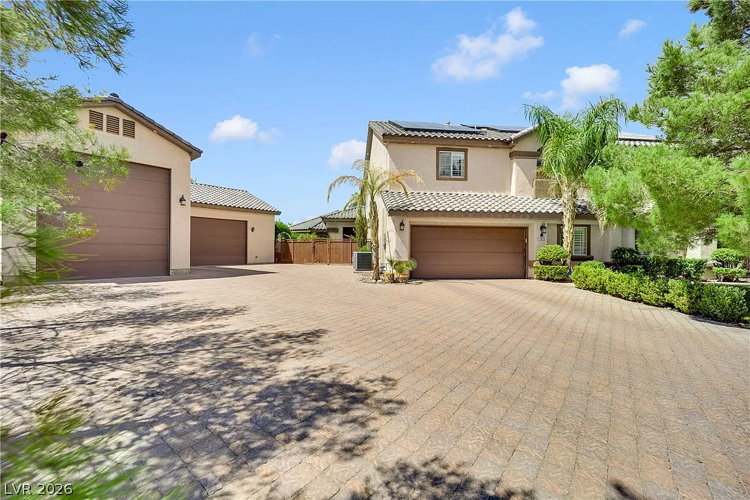5 bed, 5.0 bath, 4151 sqft, $6,800 — Photo 2