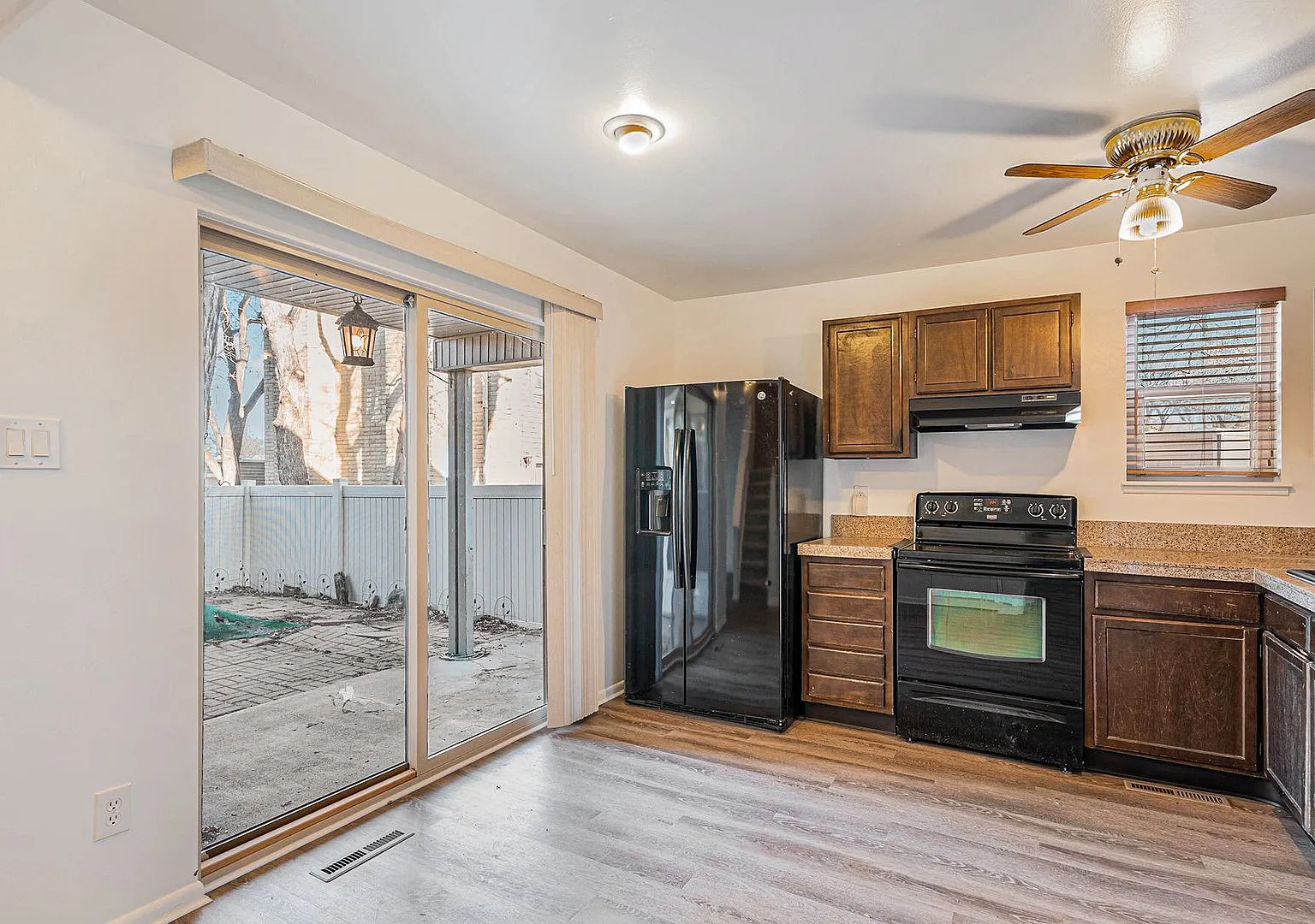 3 Bedroom, 1.5 Bath Condo Available in Cinnimon Courtyard — Photo 1