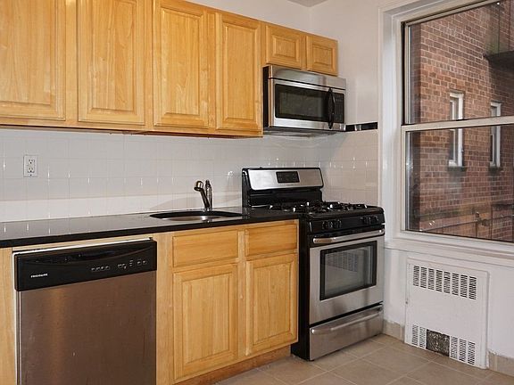 4th image of 350 Sterling St #A6