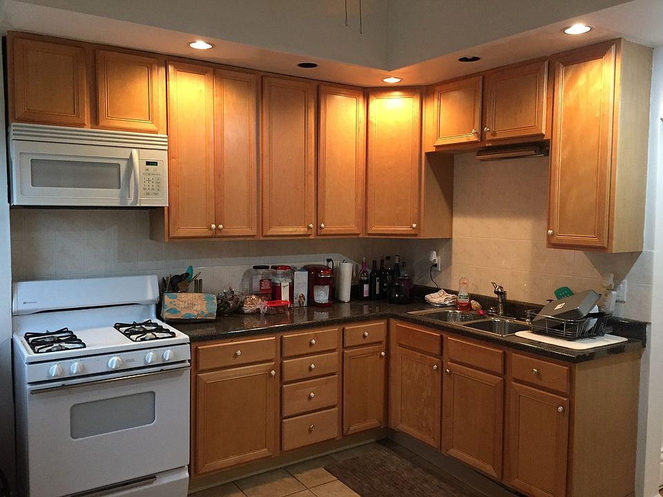 1st image of 2428 N Lincoln Ave #2