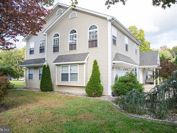 3rd image of 1038 Herbert Blvd