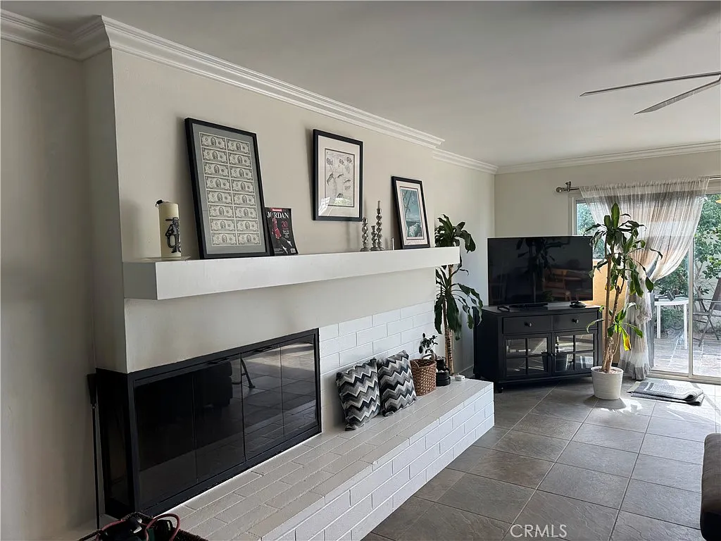 2 bed, 1287 sqft, $5,800 — Photo 2