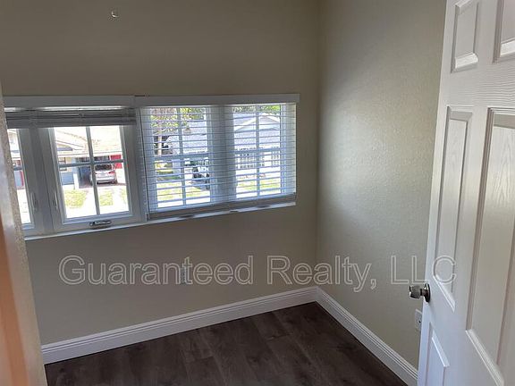 3rd image of 915 E Palmetto St APT 4