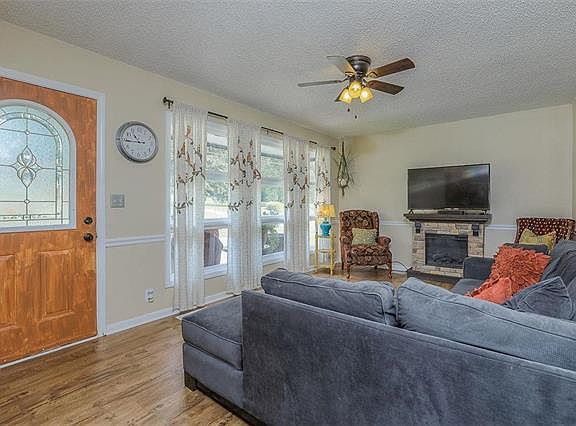 4th image of 212 W Morse Ave