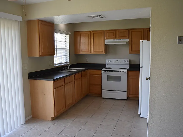 3134 Edgewood Dr NE — Photo 10