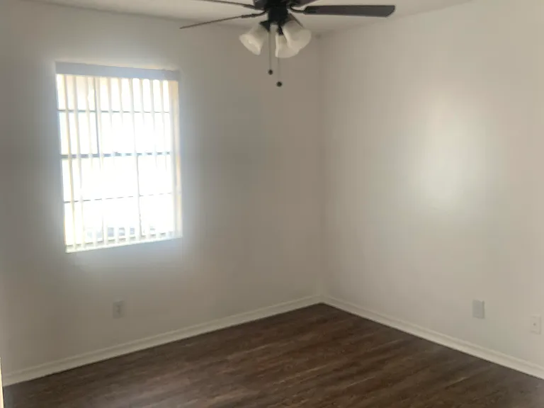 1225 Parkwood Ct #1225 — Photo 4