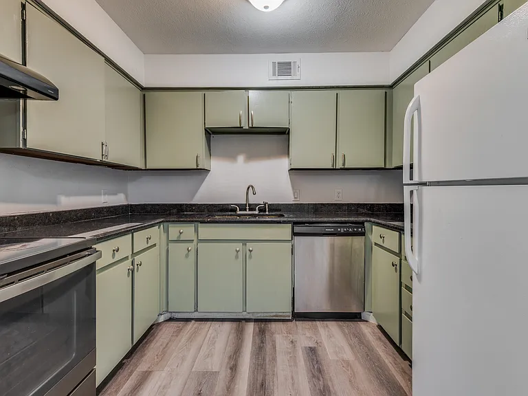 428 N Dallas Ave #7 — Photo 8