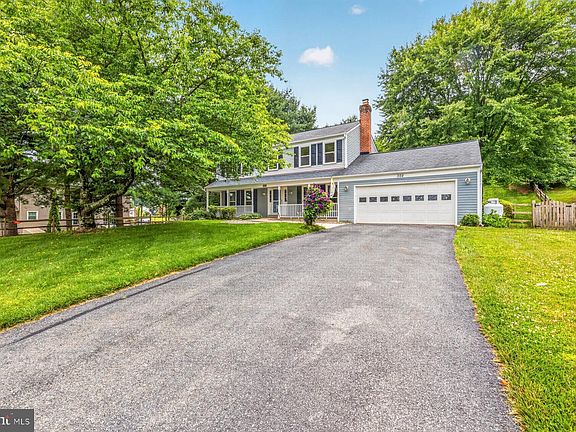 3rd image of 302 Spring Gate Ct