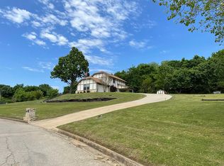 8348 Meadowside Ln, Tulsa, OK 74131