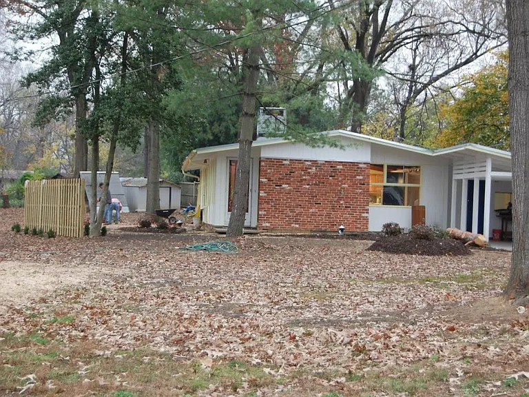 2904 Meadow View Rd — Photo 2