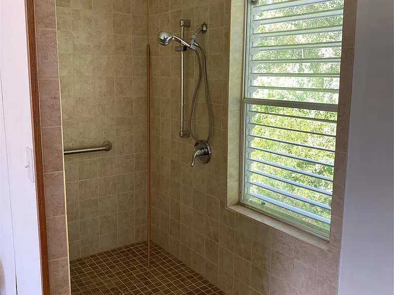 16066 North Loop Dr — Photo 5