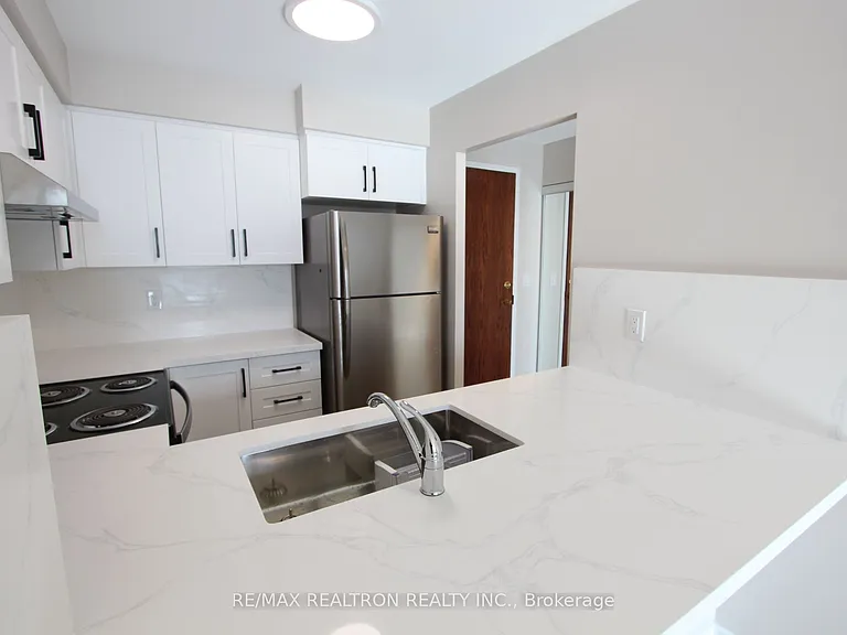 18 Pemberton Ave #Penthouse 01 — Photo 8