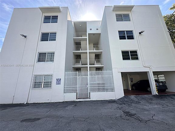 2nd image of 755 SW 6th St APT 10