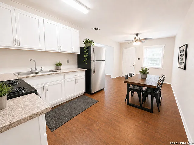2 bed, 1.0 bath, 1100 sqft, $1,200 — Photo 4