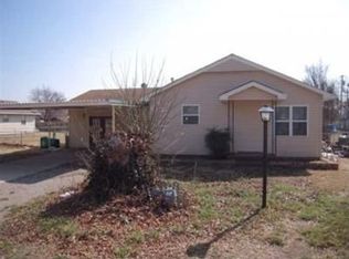 610 E Indiana St, Walters, OK 73572